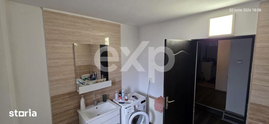 Casă cu 8 camere cu Teren 577 Mp în Aninoasa