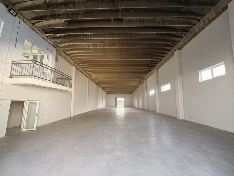 Spațiu industrial, de 1,500 mp, în Cug