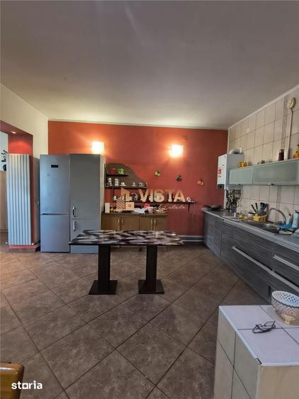 Casă cu 4 camere decomandat cu Teren 2300 Mp în Central