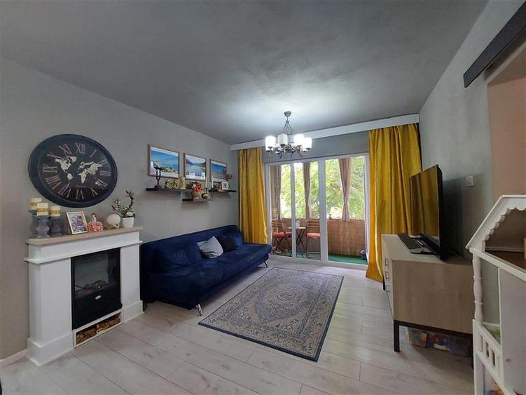 Apartament cu 4 camere semidecomandat, mobilat în Confecții