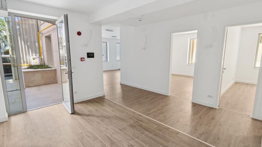 Apartament cu 3 camere decomandat, mobilat în Universitate