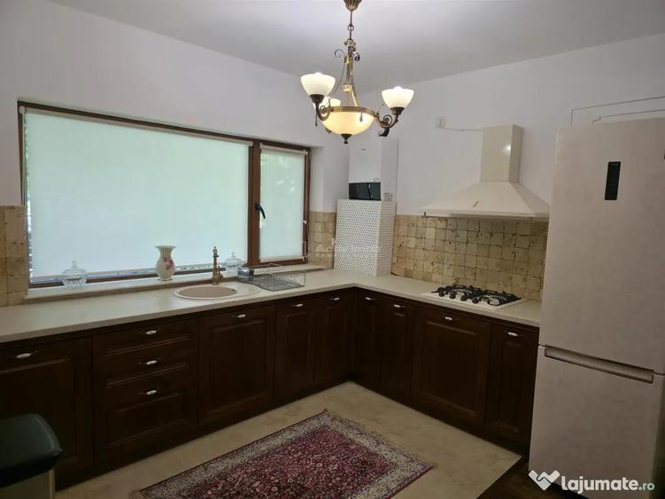 Casă cu 4 camere cu Teren 100 Mp în 1 Decembrie