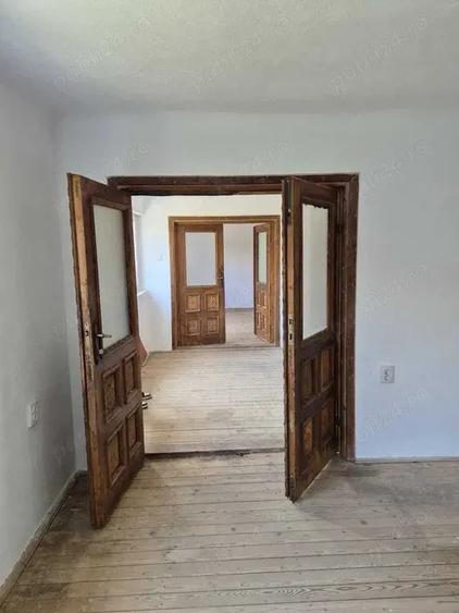 Casă cu 4 camere în Valea Dragului
