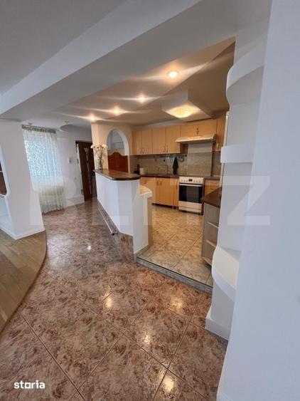 Apartament cu 4 camere decomandat în Central