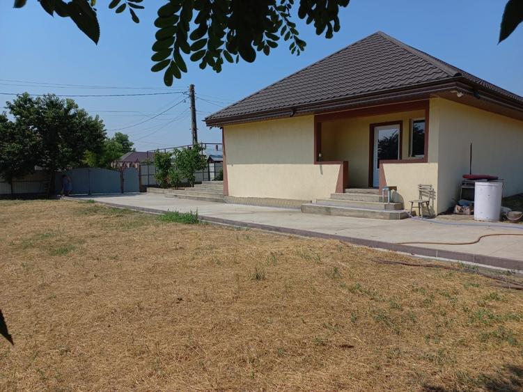 Casă cu 3 camere în Cudalbi