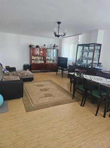 Casă cu Teren 1893 Mp în Copăcelu