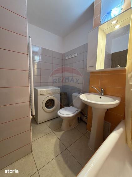 Apartament cu 3 camere decomandat în Bordei
