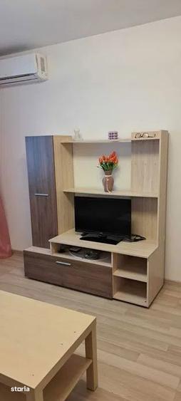 Apartament cu 3 camere semidecomandat, mobilat în Berceni