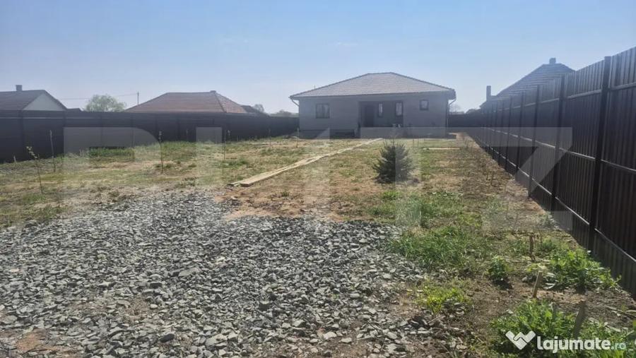 Casă cu 3 camere cu Teren 950 Mp în Central