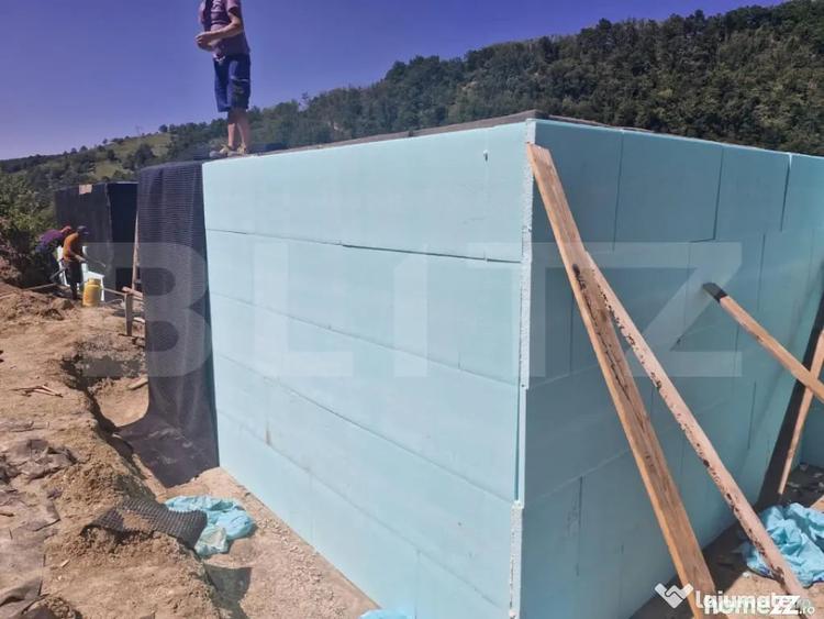 Casă cu 4 camere cu Teren 16418 Mp în Central