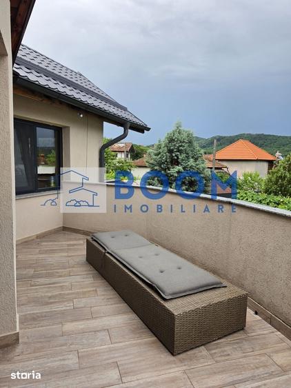 Casă cu 5 camere cu Teren 650 Mp în Dăești