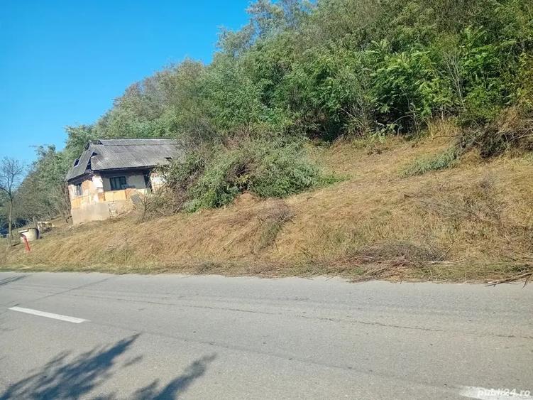 Casă cu 2 camere cu Teren 7000 Mp în Salatiu