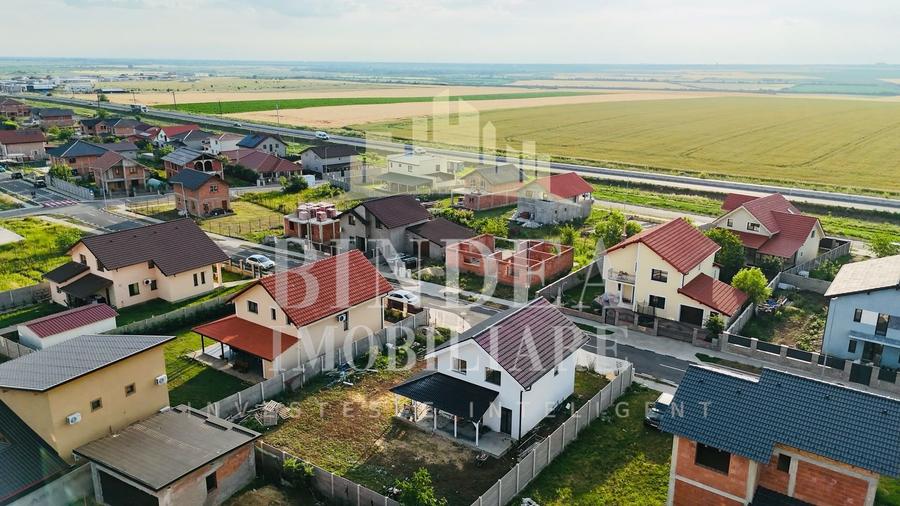Casă individuală cu 4 camere cu Canalizare în Giarmata