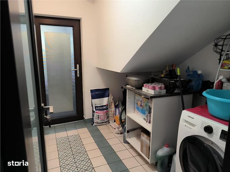 Casă cu 4 camere în Ciorogârla