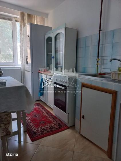 Apartament cu 4 camere decomandat, mobilat în Far