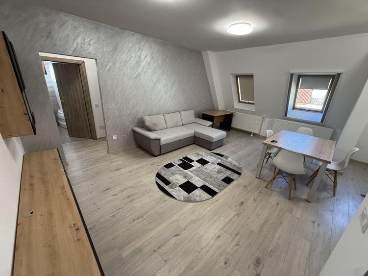 Apartament cu 2 camere semidecomandat în Central