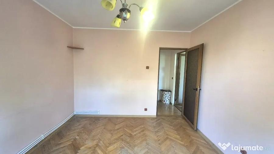 Apartament cu 3 camere semidecomandat în Țiglina 1