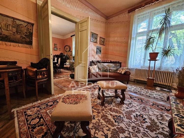 Apartament cu 4 camere circular, mobilat în P-ța Maria