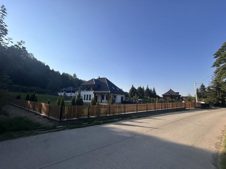 Casă cu 4 camere în Sucevița