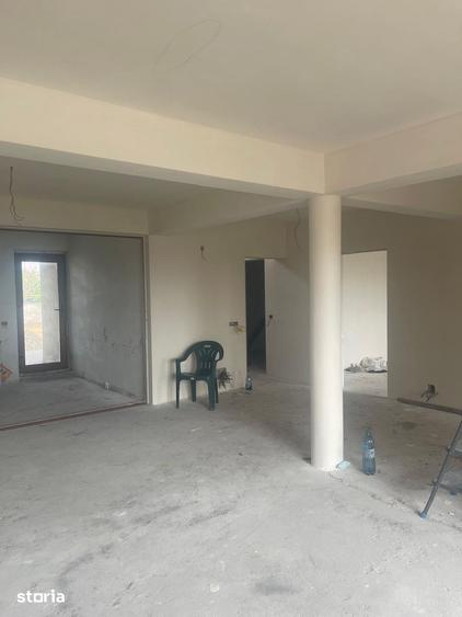 Casă cu 5 camere cu Teren 700 Mp în Garoafa