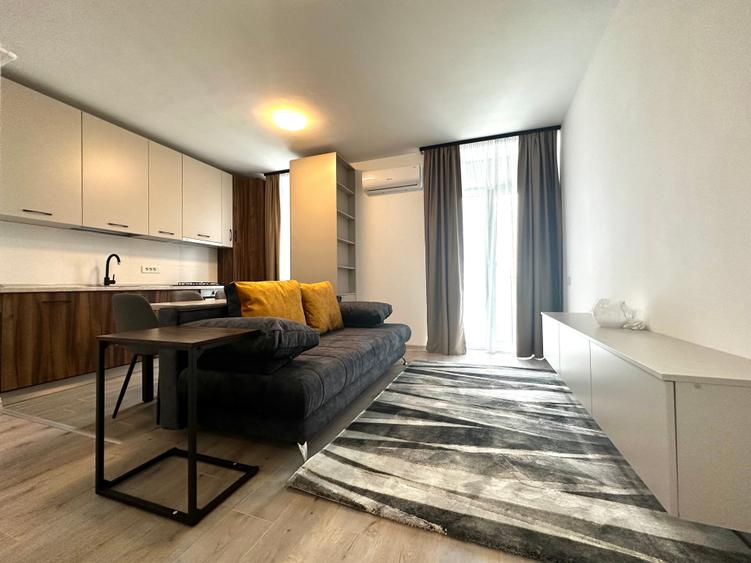 Apartament cu 3 camere semidecomandat în Tipografilor