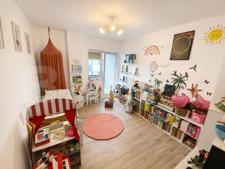 Apartament cu 3 camere semidecomandat, mobilat în Baciu