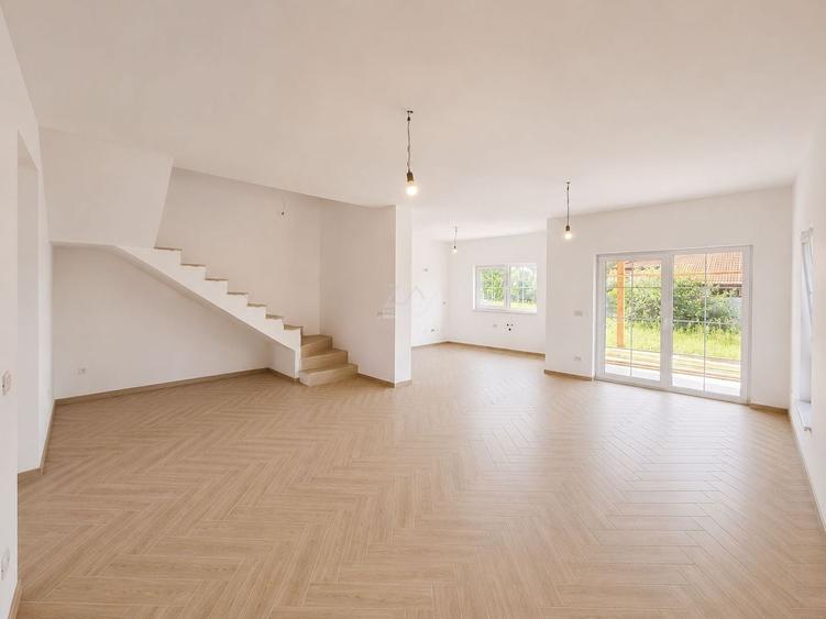 Duplex cu 5 camere cu Canalizare în Moșnița Veche