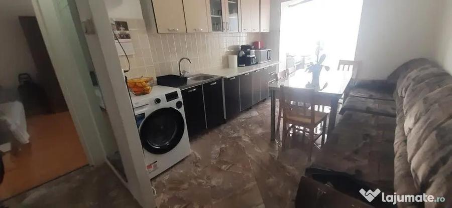Apartament cu 2 camere decomandat în Republicii