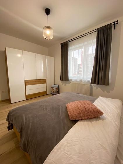 Apartament cu 3 camere decomandat, mobilat în Tractorul