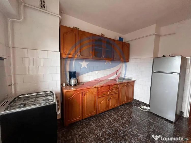 Apartament cu 3 camere decomandat în Calea Severinului