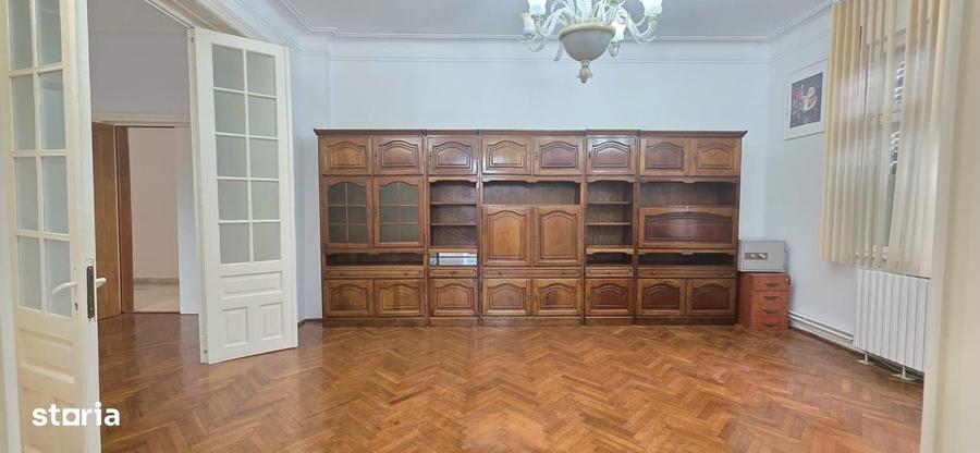 Casă cu 4 camere în Far