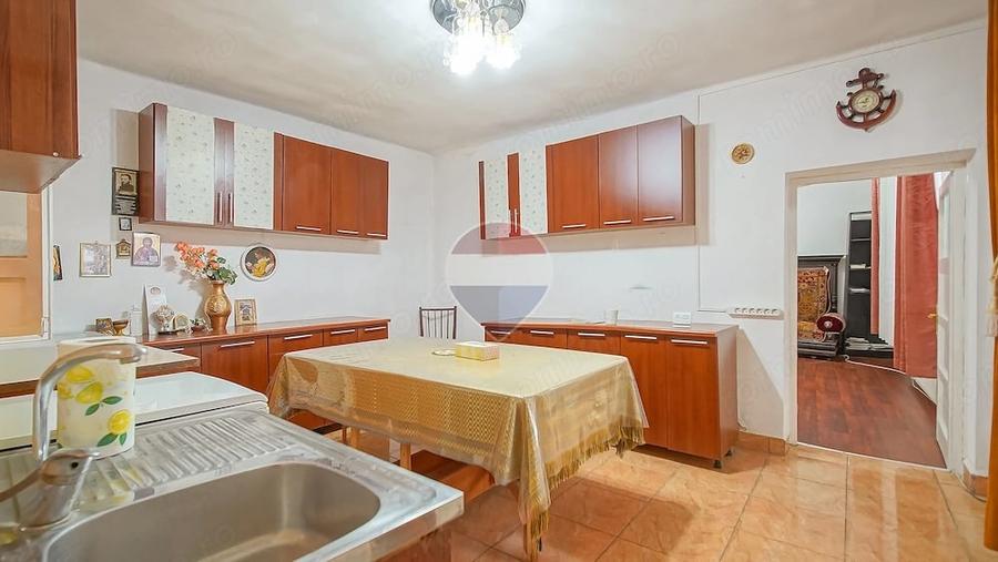 Casă cu 2 camere cu Teren 104 Mp în Schei