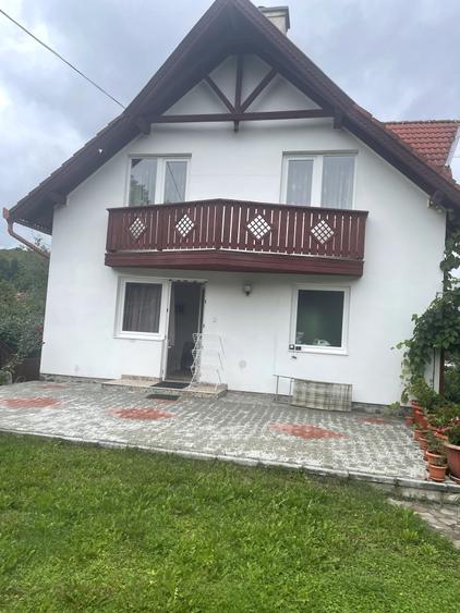 Casă cu 4 camere cu Teren 1577 Mp în Praid