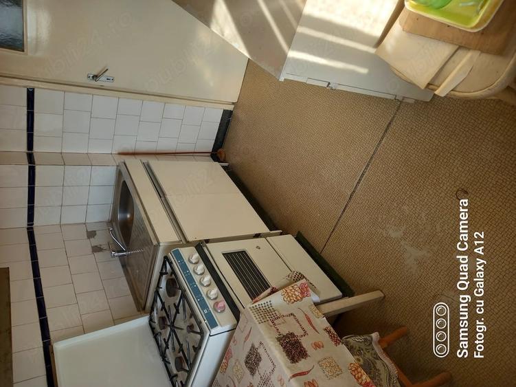 Apartament cu 3 camere semidecomandat în Cina