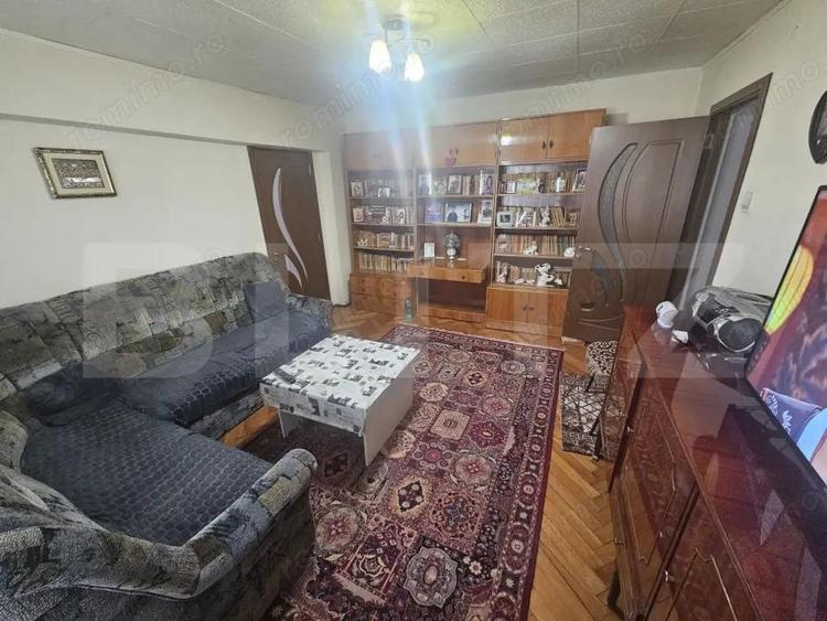 Apartament cu 4 camere semidecomandat în Central