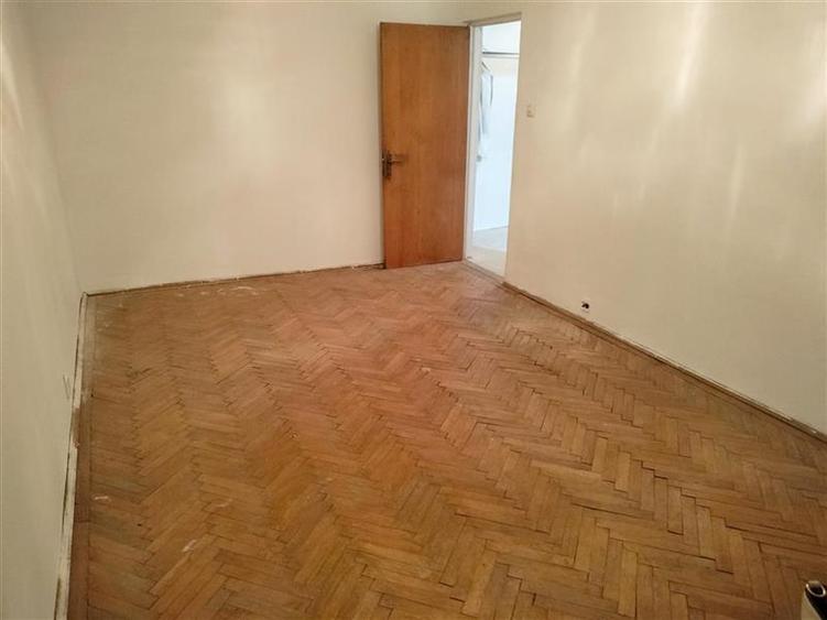 Apartament cu 3 camere decomandat în Dristor