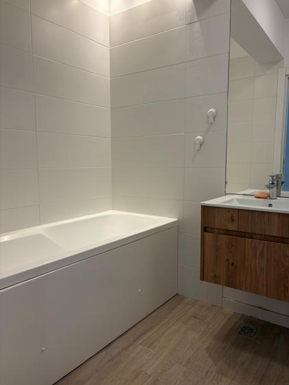 Apartament cu 3 camere decomandat în Titan