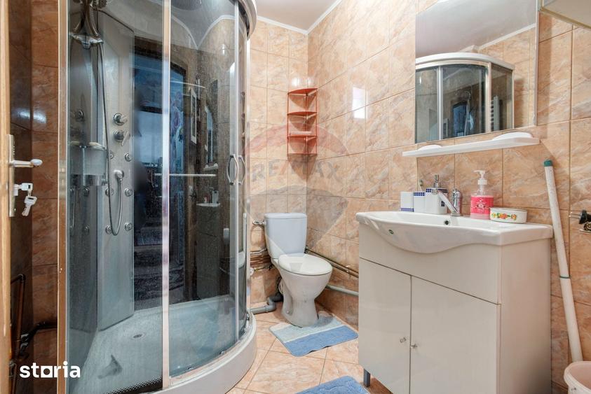 Casă cu 6 camere cu Teren 416.37 Mp în Bartolomeu
