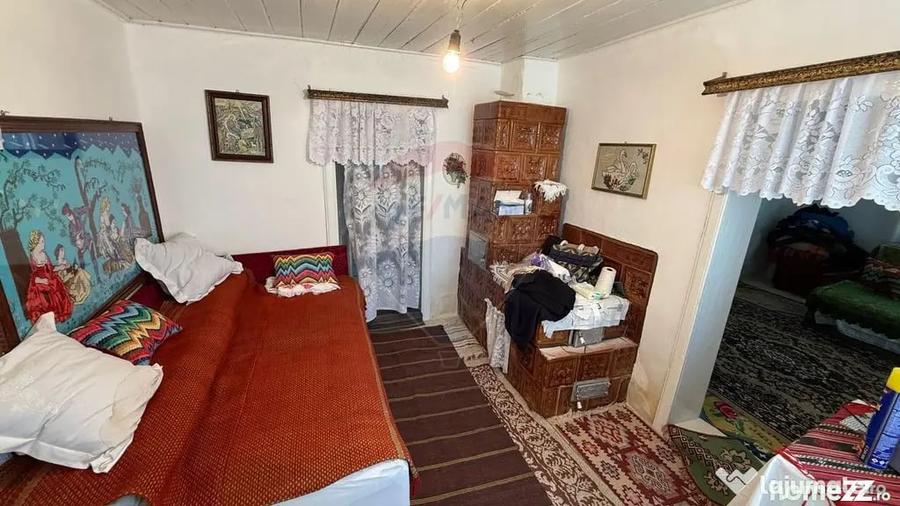Casă cu 5 camere cu Teren 1700 Mp în Hângulești