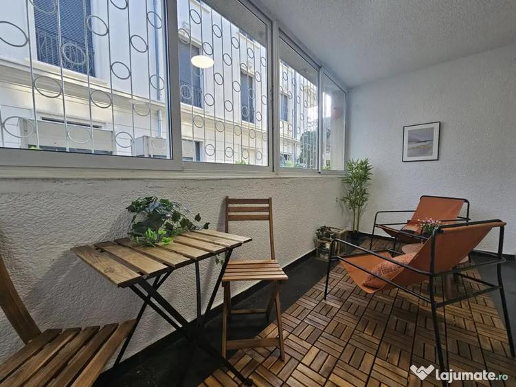 Apartament cu 4 camere semidecomandat în Capitale
