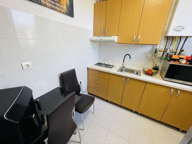 Apartament cu 2 camere semidecomandat în Florești