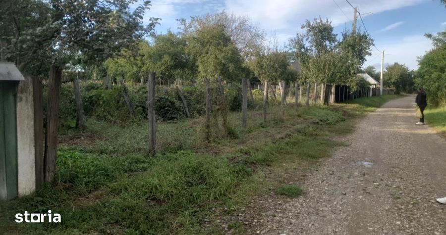 Teren de 1265 mp, în Strunga