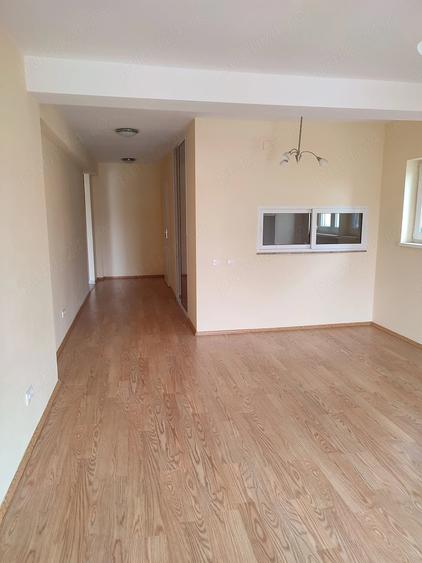Apartament cu 2 camere semidecomandat în Subcetate