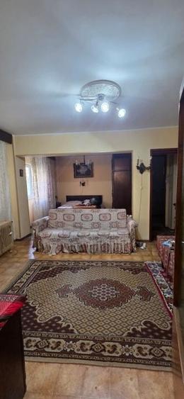 Apartament cu 4 camere semidecomandat în Ferdinand