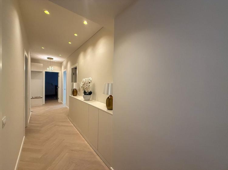 Apartament cu 4 camere semidecomandat în Herăstrău