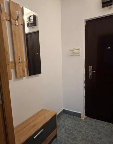 Apartament cu 2 camere semidecomandat în Podu Roș
