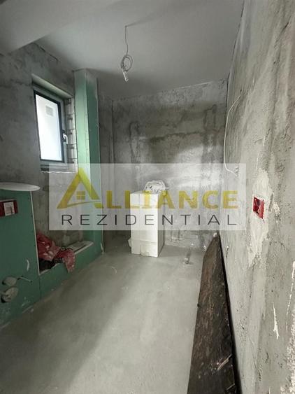 Casă individuală cu 3 camere decomandat cu Canalizare în Central