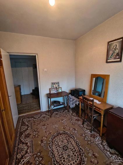 Apartament cu 3 camere decomandat în Pod