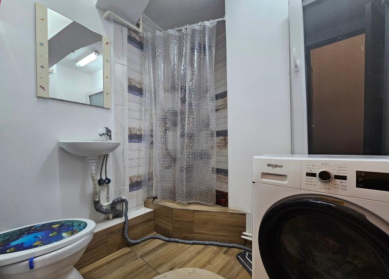 Apartament cu 3 camere semidecomandat, mobilat în Armeneasca