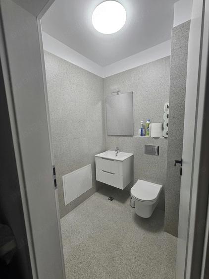 Apartament cu 3 camere semidecomandat în Obcini